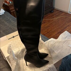 Elegant Guess  Black Knee-High Boots